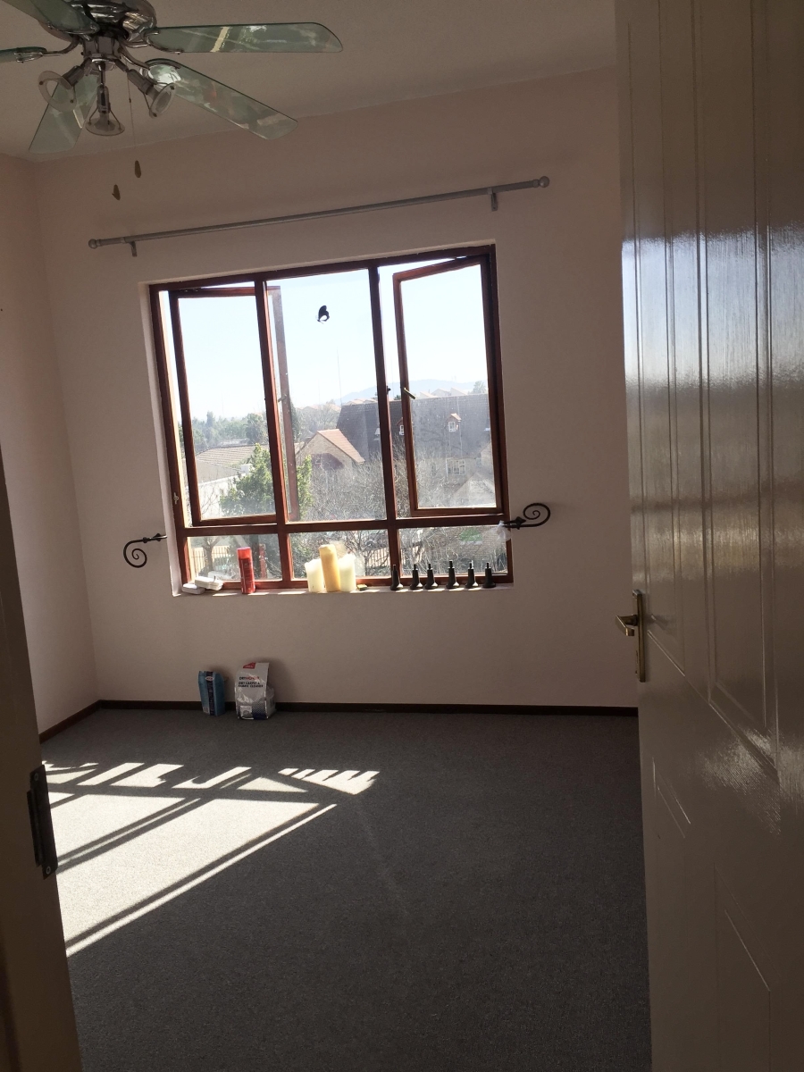 2 Bedroom Property for Sale in Sunninghill Gauteng