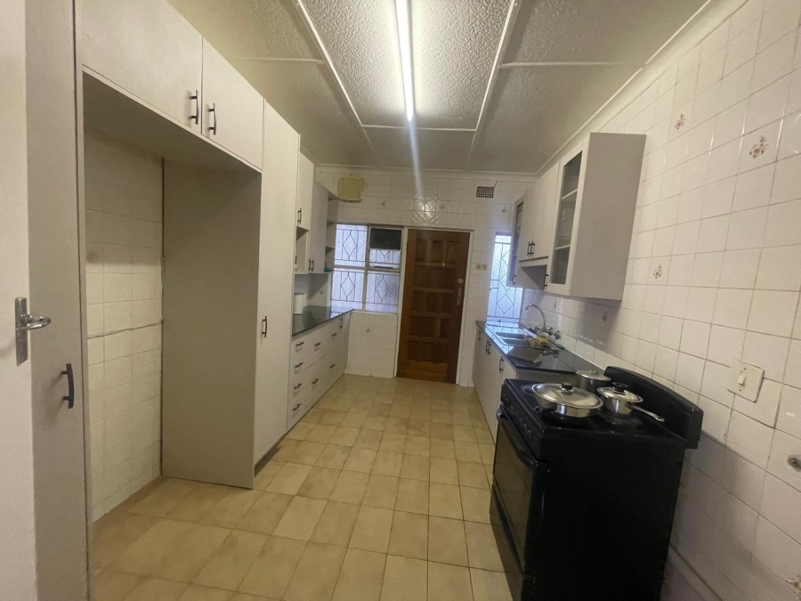 To Let 2 Bedroom Property for Rent in Illovo Gauteng
