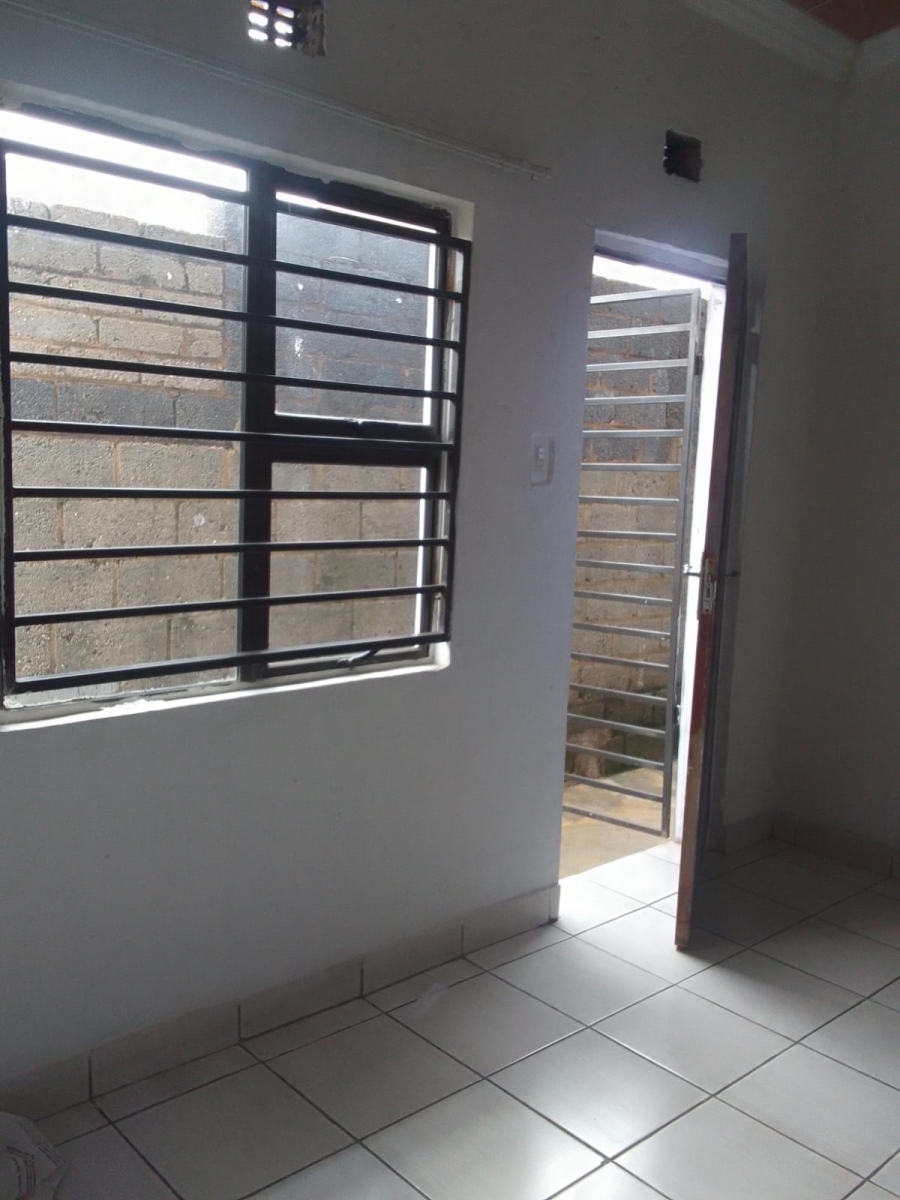 2 Bedroom Property for Sale in Jabavu Gauteng
