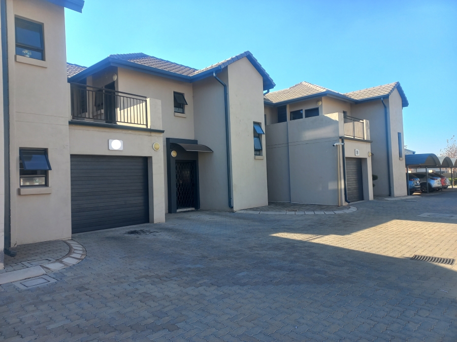3 Bedroom Property for Sale in Raslouw Gauteng