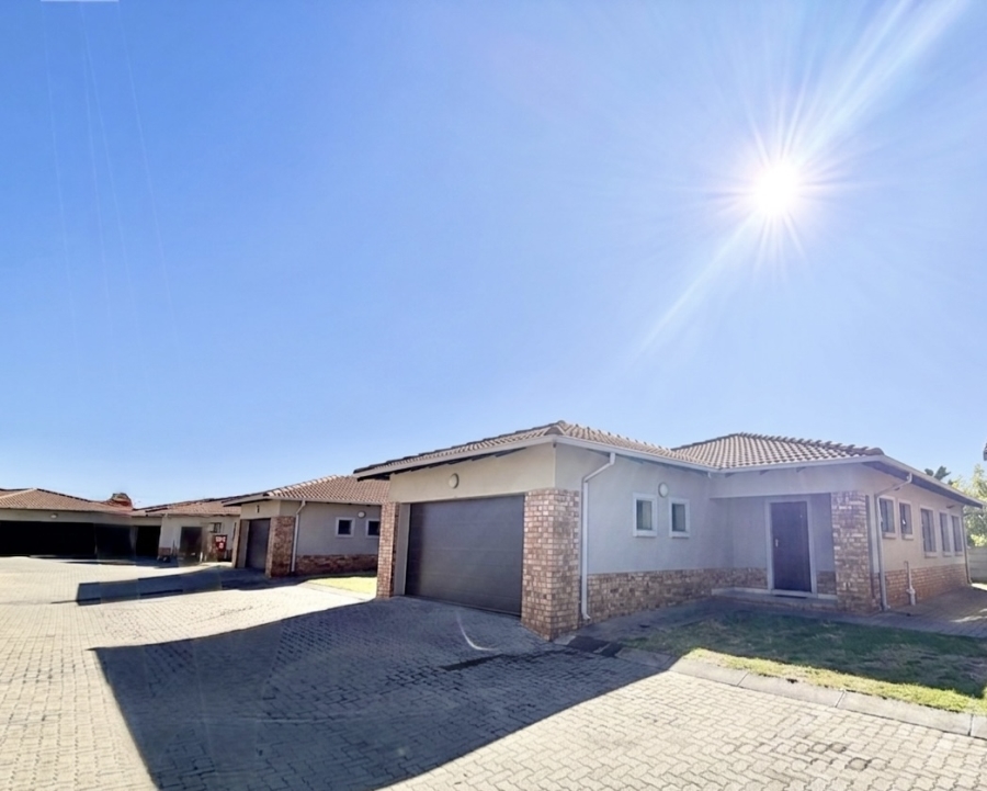 3 Bedroom Property for Sale in Noordwyk Gauteng