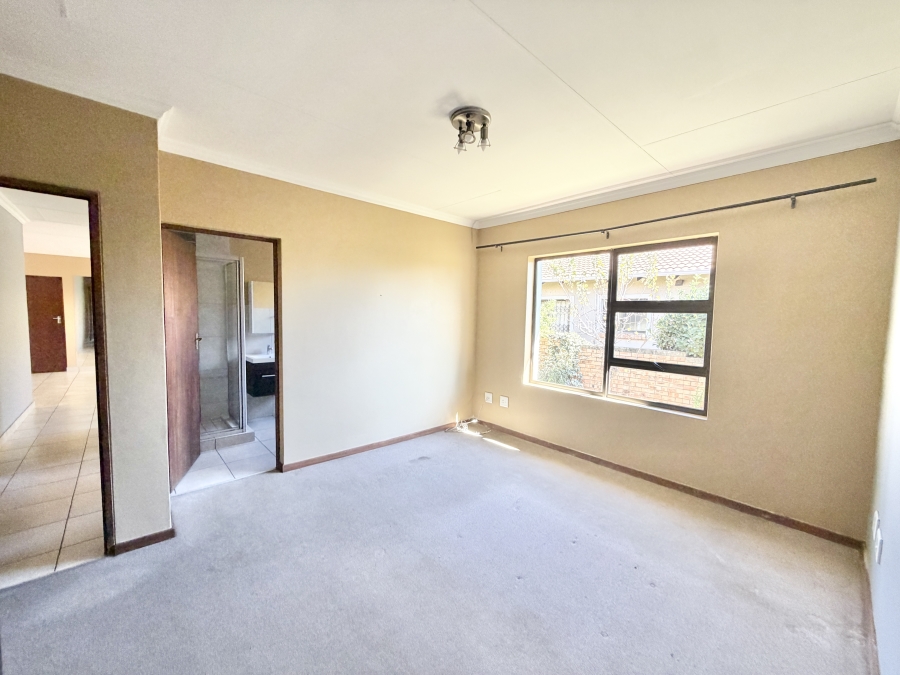 3 Bedroom Property for Sale in Noordwyk Gauteng