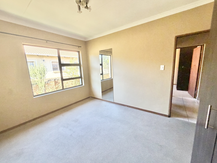 3 Bedroom Property for Sale in Noordwyk Gauteng