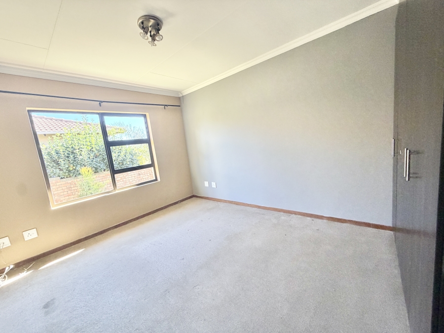 3 Bedroom Property for Sale in Noordwyk Gauteng