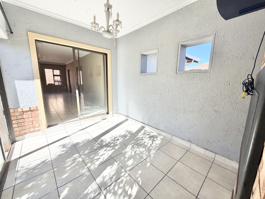 3 Bedroom Property for Sale in Noordwyk Gauteng