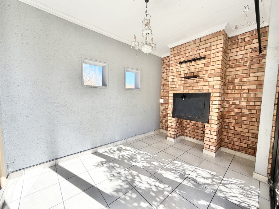 3 Bedroom Property for Sale in Noordwyk Gauteng