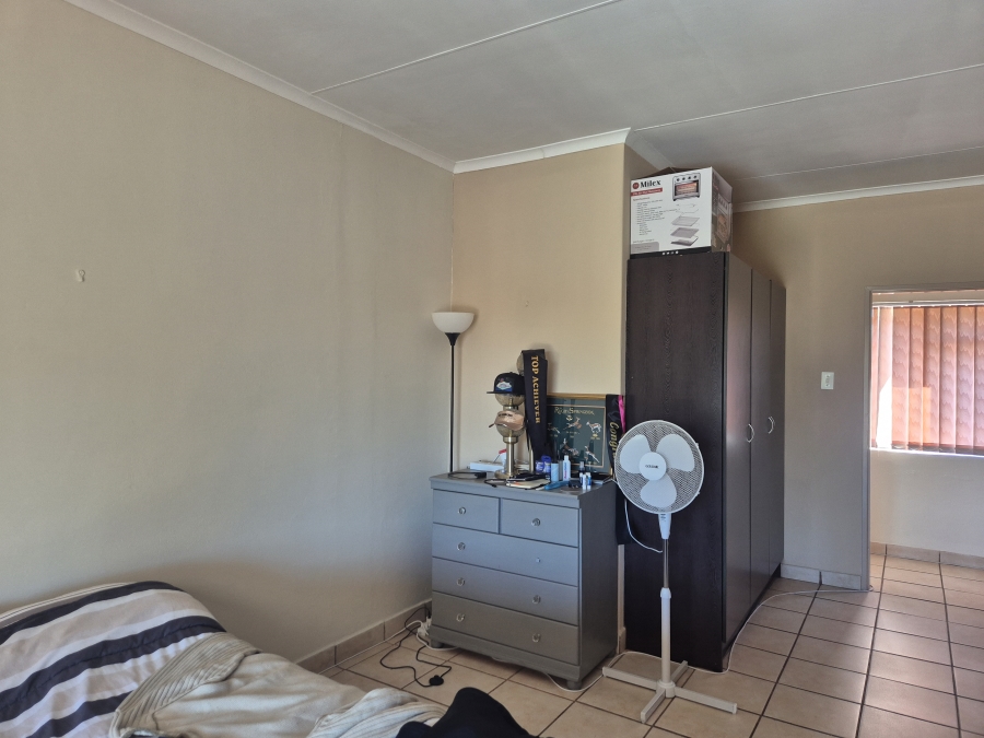 To Let 2 Bedroom Property for Rent in Helderkruin Gauteng