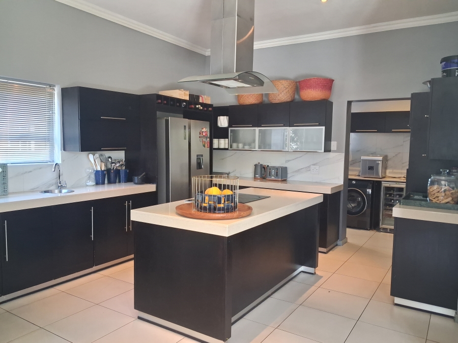 4 Bedroom Property for Sale in Greenstone Hill Gauteng