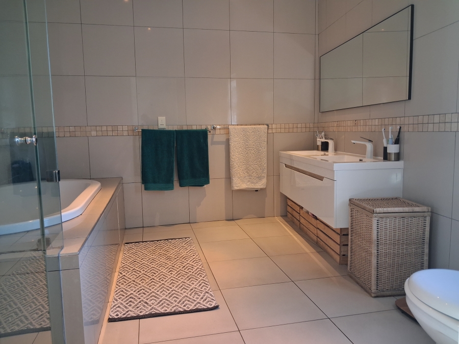 4 Bedroom Property for Sale in Greenstone Hill Gauteng