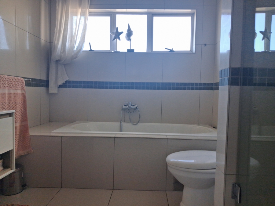4 Bedroom Property for Sale in Greenstone Hill Gauteng