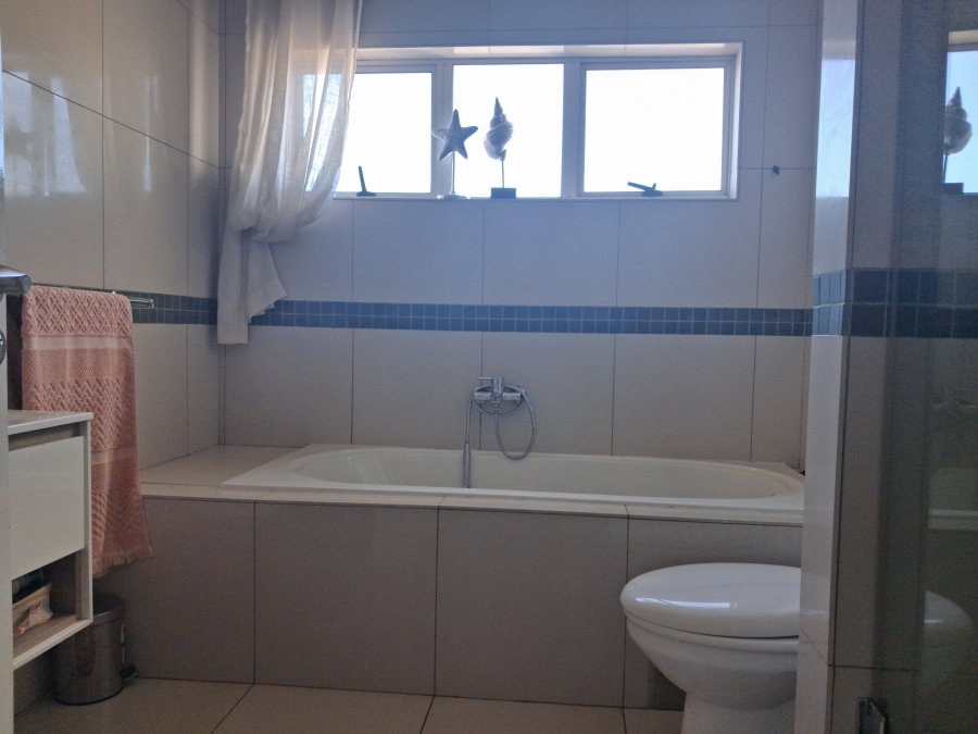 4 Bedroom Property for Sale in Greenstone Hill Gauteng