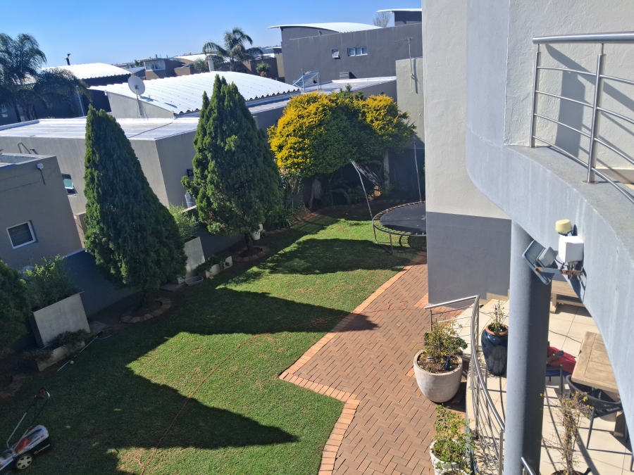 4 Bedroom Property for Sale in Greenstone Hill Gauteng