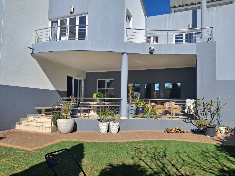 4 Bedroom Property for Sale in Greenstone Hill Gauteng