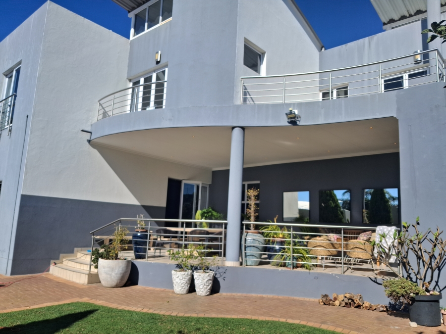 4 Bedroom Property for Sale in Greenstone Hill Gauteng