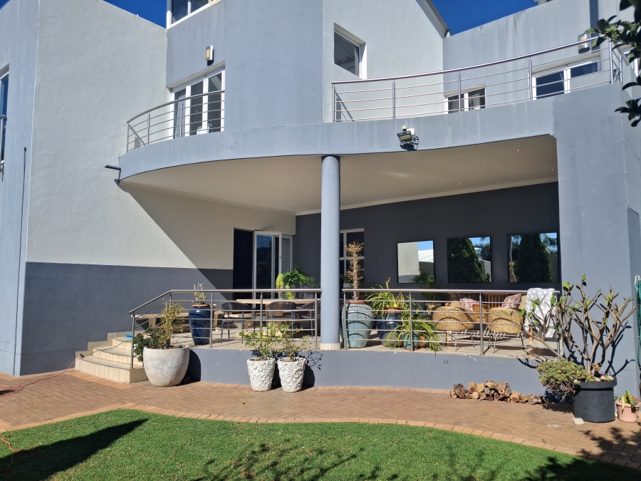 4 Bedroom Property for Sale in Greenstone Hill Gauteng
