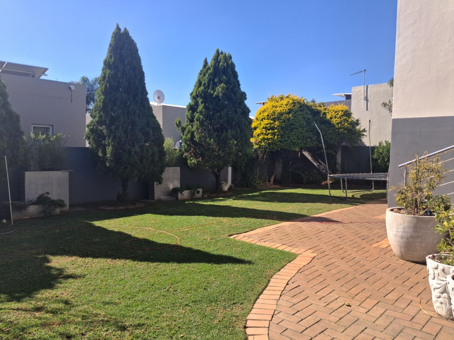 4 Bedroom Property for Sale in Greenstone Hill Gauteng