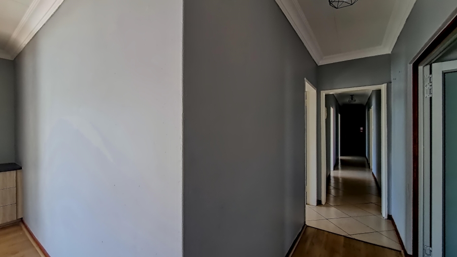 To Let Commercial Property for Rent in Wierda Park Gauteng