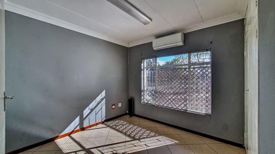 To Let Commercial Property for Rent in Wierda Park Gauteng