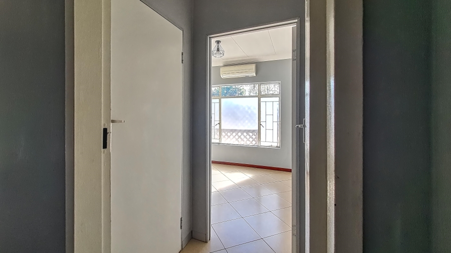 To Let Commercial Property for Rent in Wierda Park Gauteng