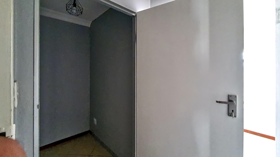 To Let Commercial Property for Rent in Wierda Park Gauteng