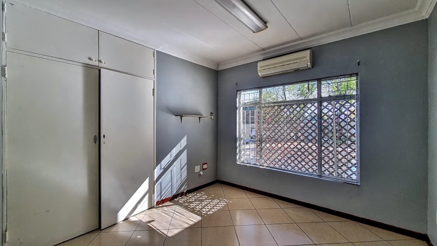 To Let Commercial Property for Rent in Wierda Park Gauteng