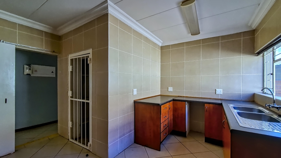 To Let Commercial Property for Rent in Wierda Park Gauteng