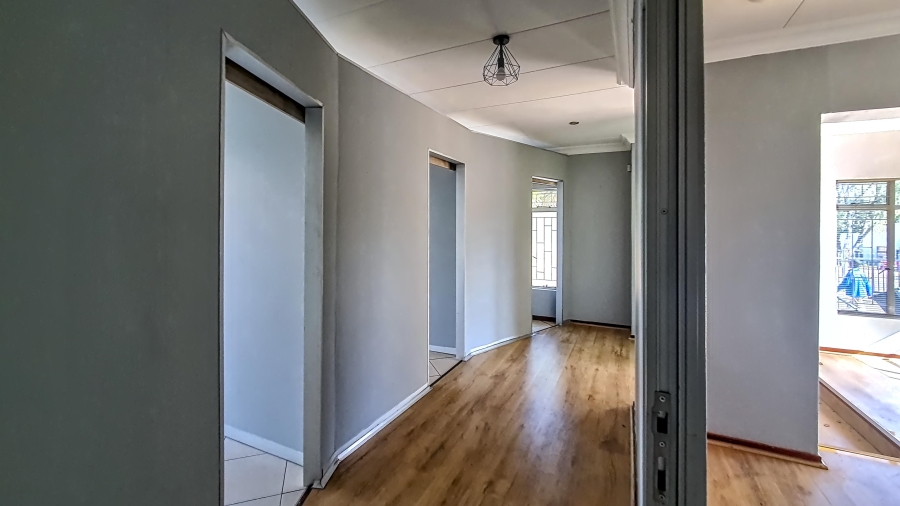 To Let Commercial Property for Rent in Wierda Park Gauteng