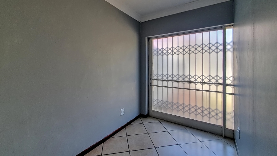 To Let Commercial Property for Rent in Wierda Park Gauteng