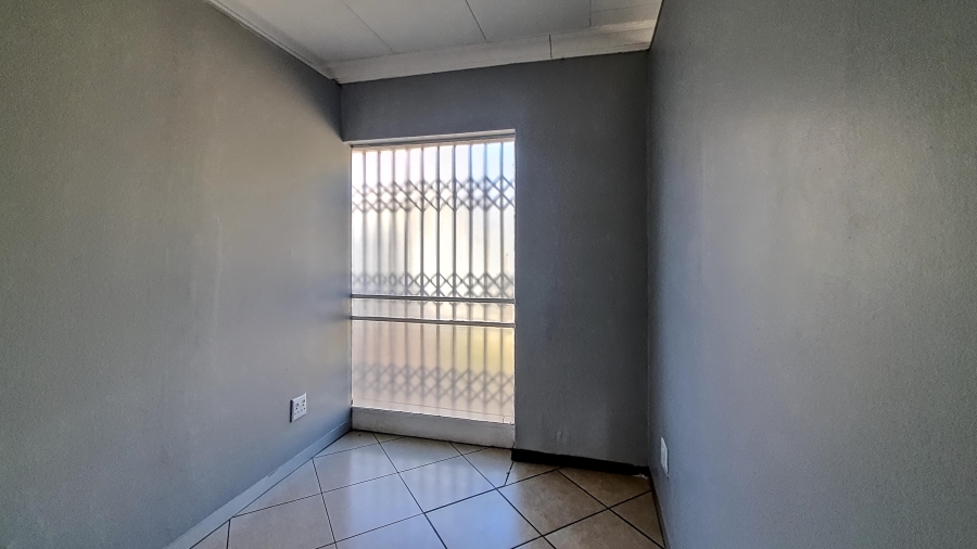 To Let Commercial Property for Rent in Wierda Park Gauteng
