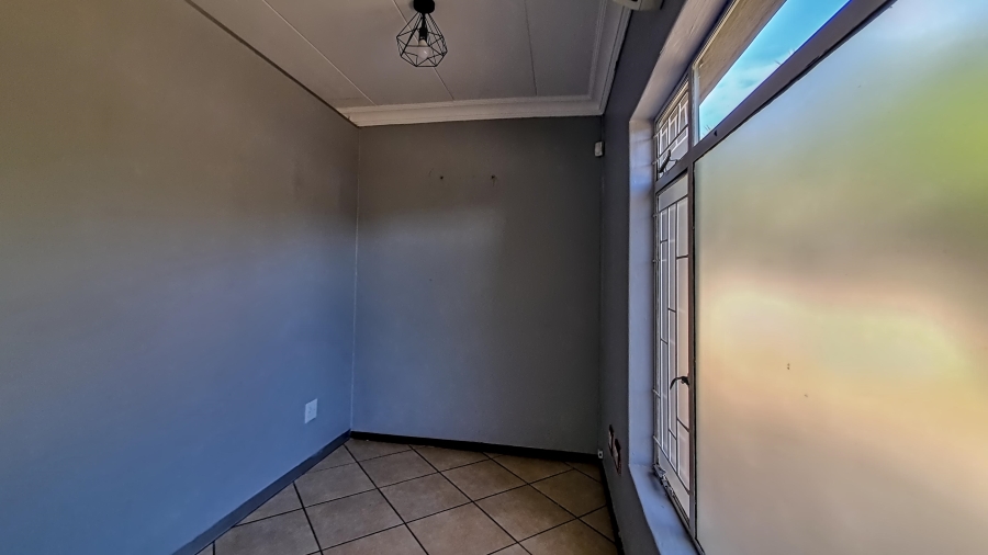 To Let Commercial Property for Rent in Wierda Park Gauteng