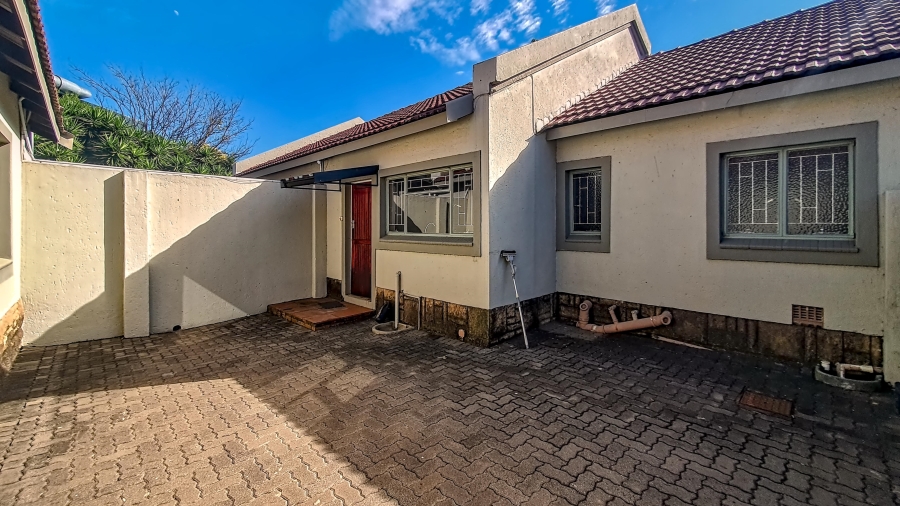 To Let Commercial Property for Rent in Wierda Park Gauteng