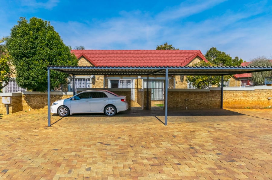 2 Bedroom Property for Sale in Heuwelsig Estate Gauteng