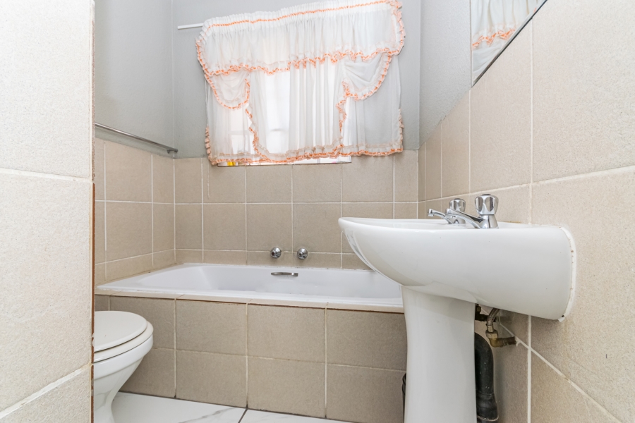 2 Bedroom Property for Sale in Heuwelsig Estate Gauteng