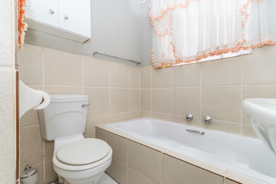 2 Bedroom Property for Sale in Heuwelsig Estate Gauteng