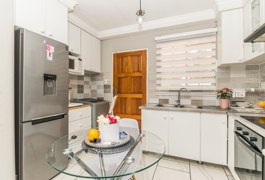 2 Bedroom Property for Sale in Heuwelsig Estate Gauteng