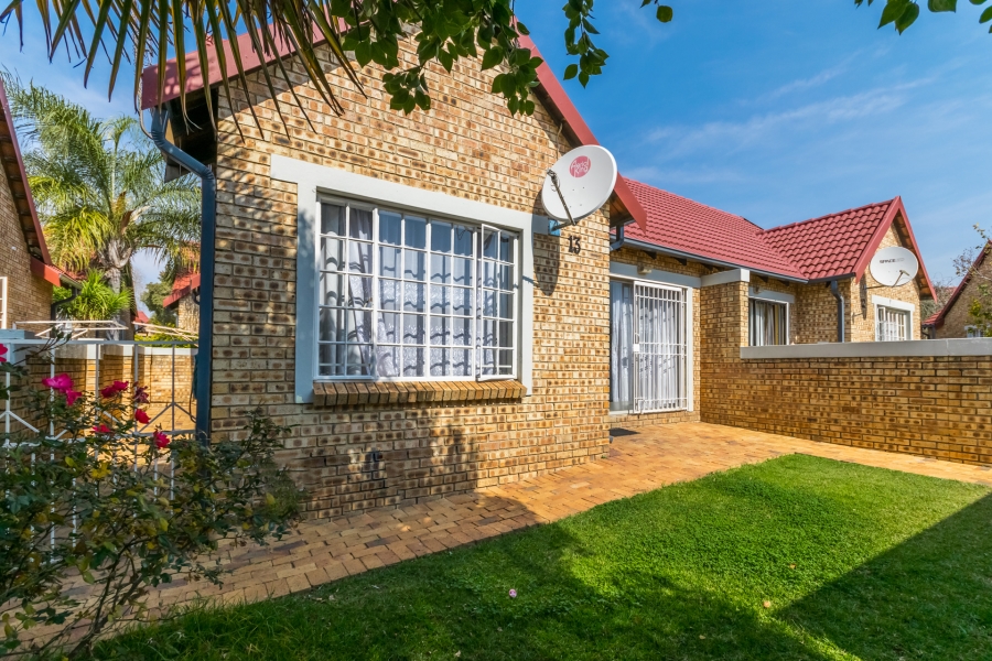 2 Bedroom Property for Sale in Heuwelsig Estate Gauteng