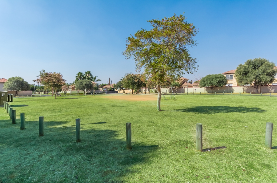 2 Bedroom Property for Sale in Heuwelsig Estate Gauteng