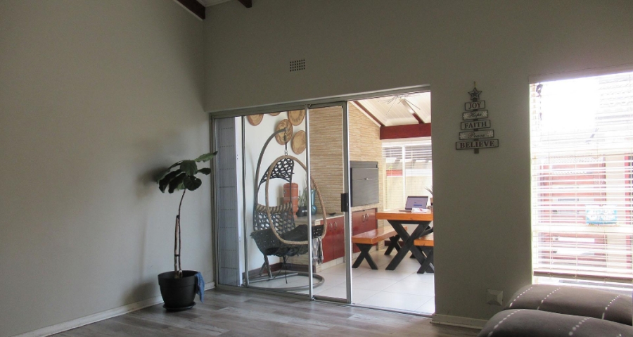 3 Bedroom Property for Sale in Buccleuch Gauteng