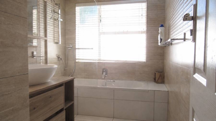 3 Bedroom Property for Sale in Buccleuch Gauteng
