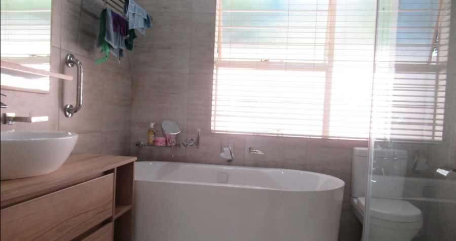 3 Bedroom Property for Sale in Buccleuch Gauteng