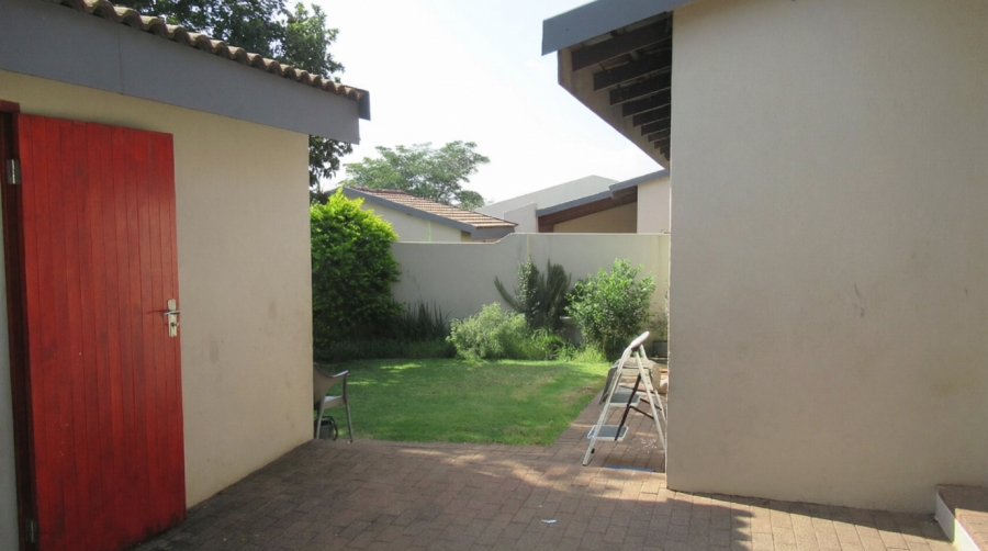 3 Bedroom Property for Sale in Buccleuch Gauteng