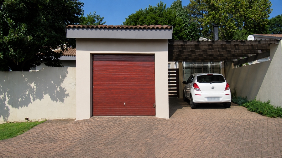 3 Bedroom Property for Sale in Buccleuch Gauteng
