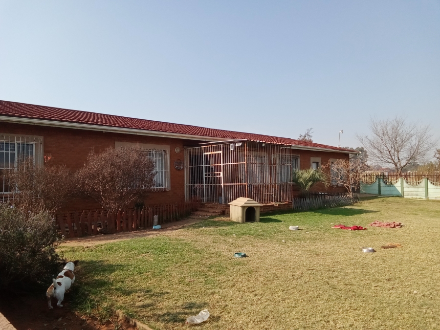 10 Bedroom Property for Sale in Hallgate Gauteng