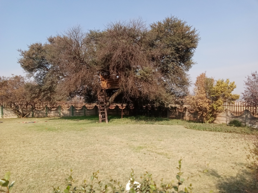 10 Bedroom Property for Sale in Hallgate Gauteng