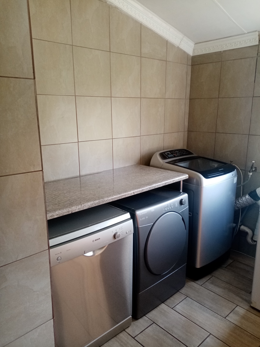 10 Bedroom Property for Sale in Hallgate Gauteng