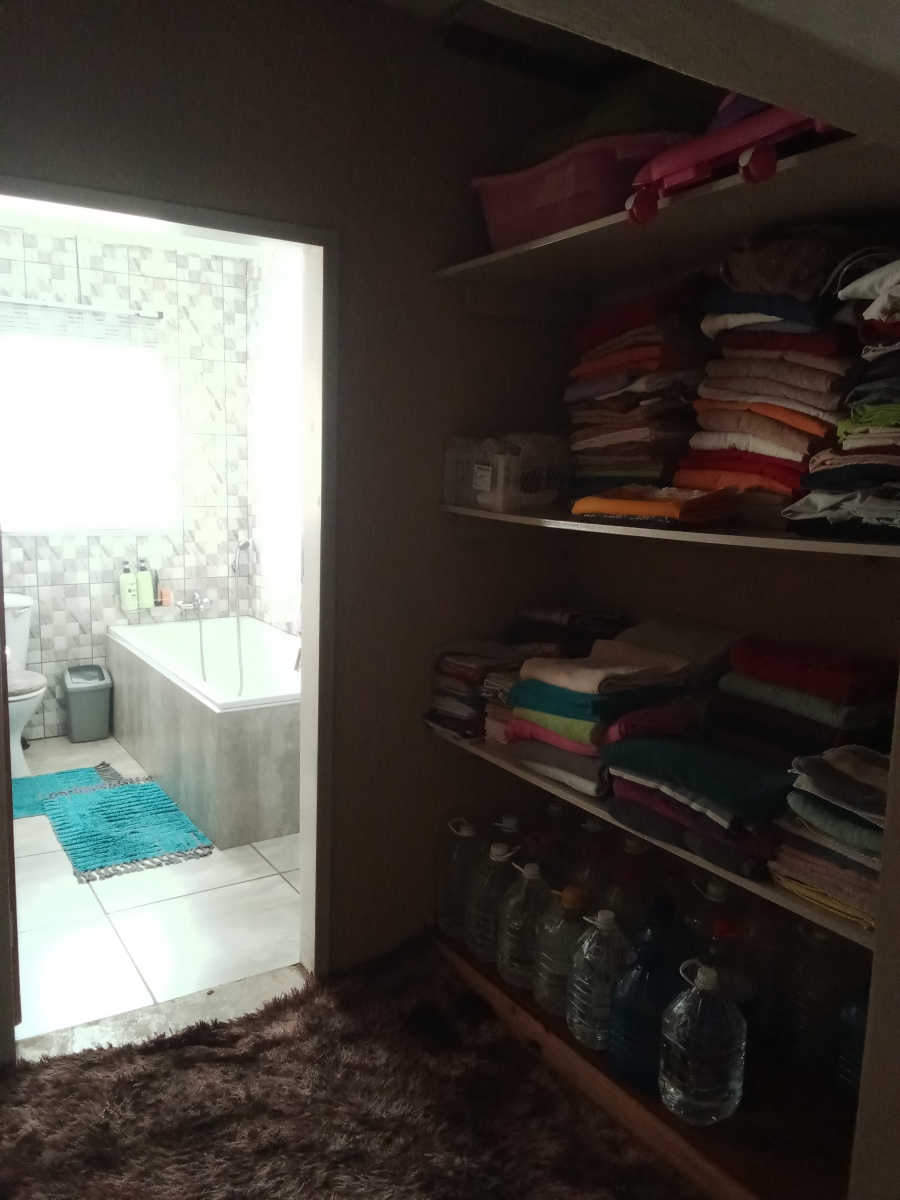 10 Bedroom Property for Sale in Hallgate Gauteng