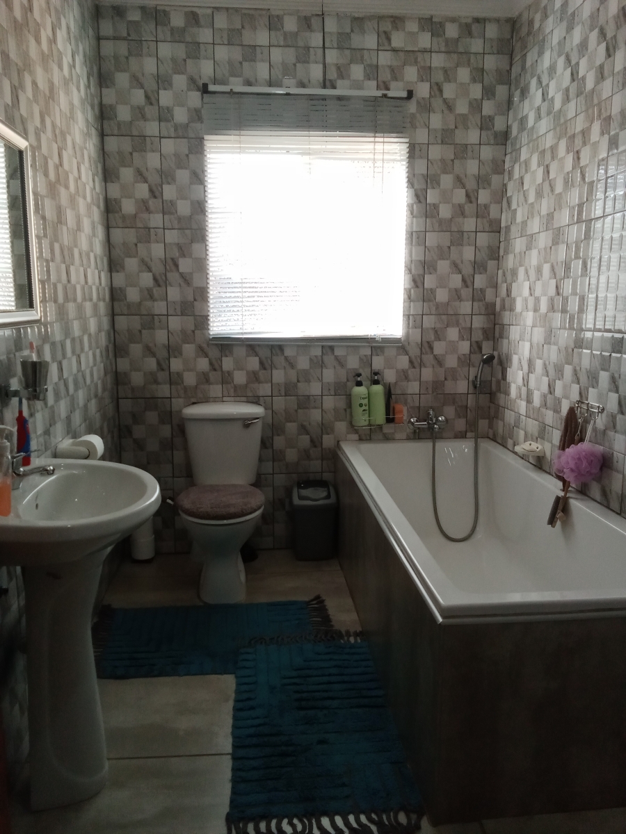 10 Bedroom Property for Sale in Hallgate Gauteng