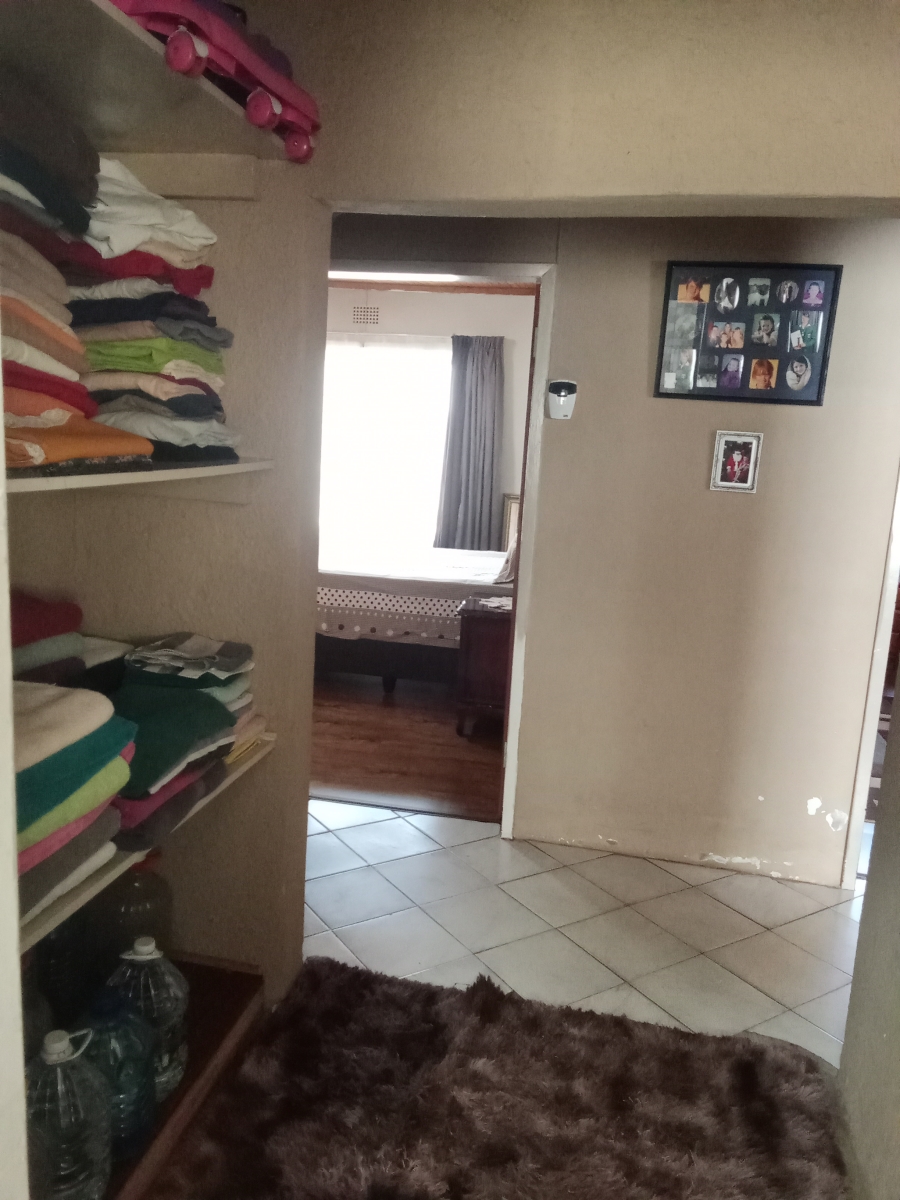 10 Bedroom Property for Sale in Hallgate Gauteng