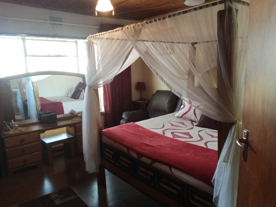 10 Bedroom Property for Sale in Hallgate Gauteng