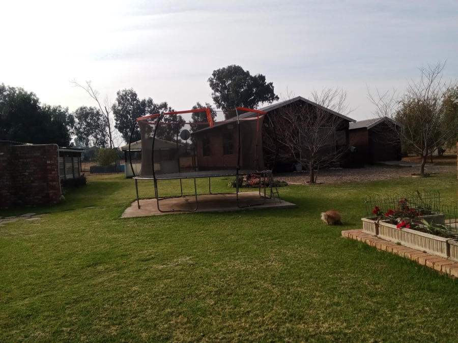 10 Bedroom Property for Sale in Hallgate Gauteng